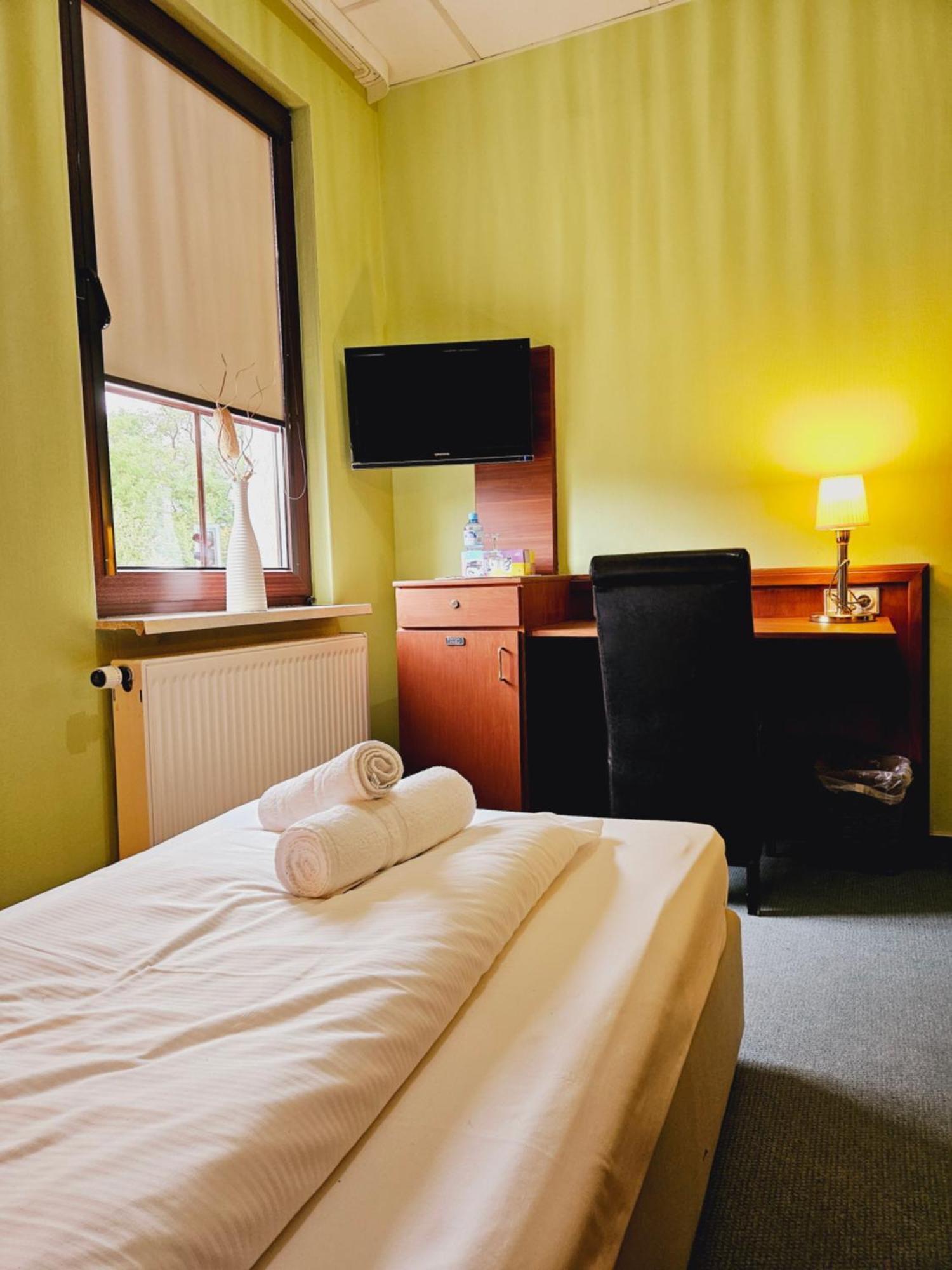 Ikura Hotel Self-Check-In Lutherstadt Eisleben Exteriör bild