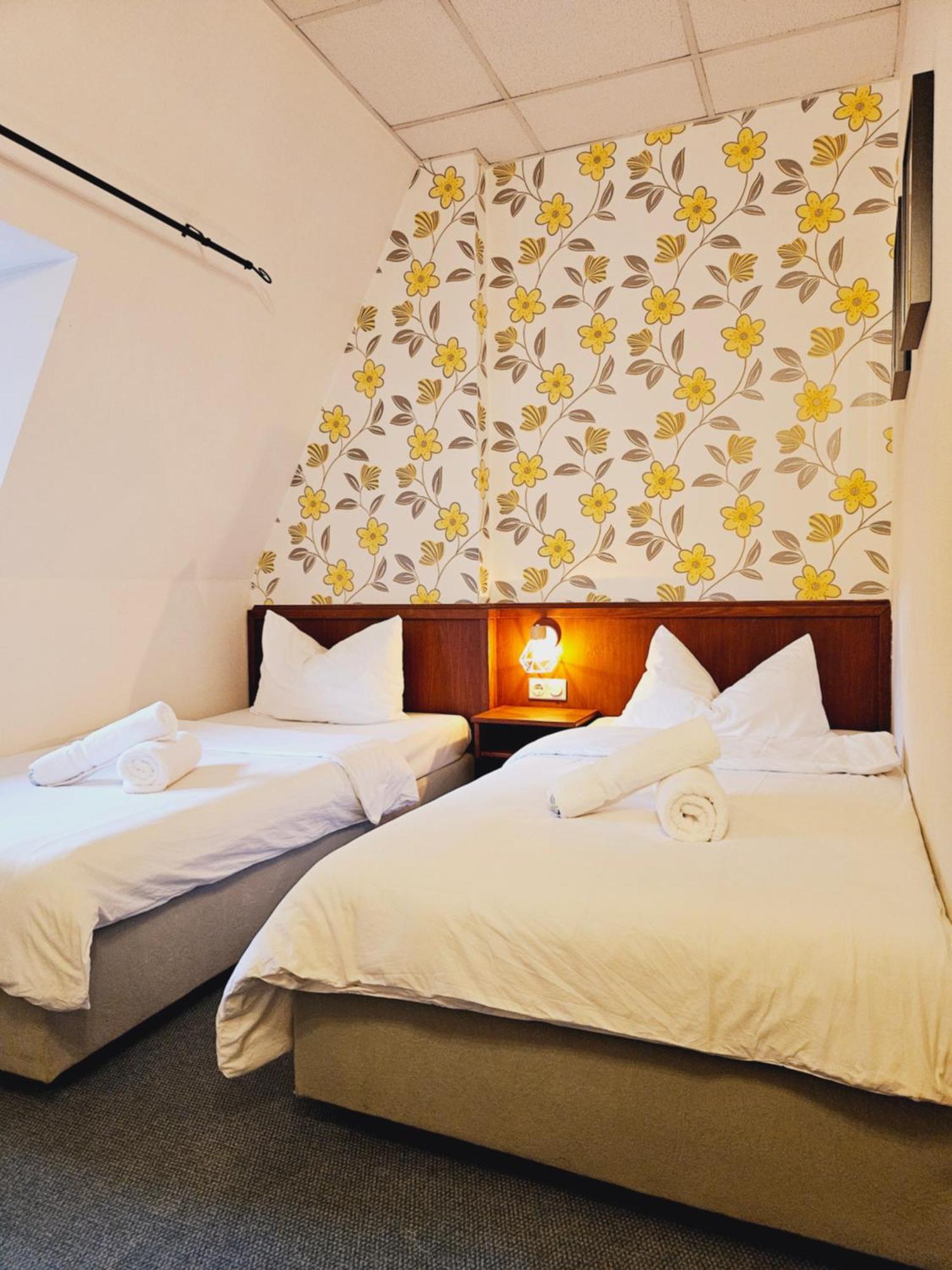 Ikura Hotel Self-Check-In Lutherstadt Eisleben Exteriör bild