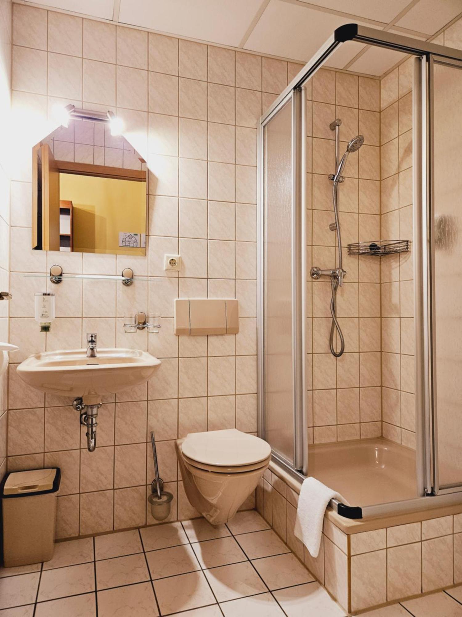 Ikura Hotel Self-Check-In Lutherstadt Eisleben Exteriör bild