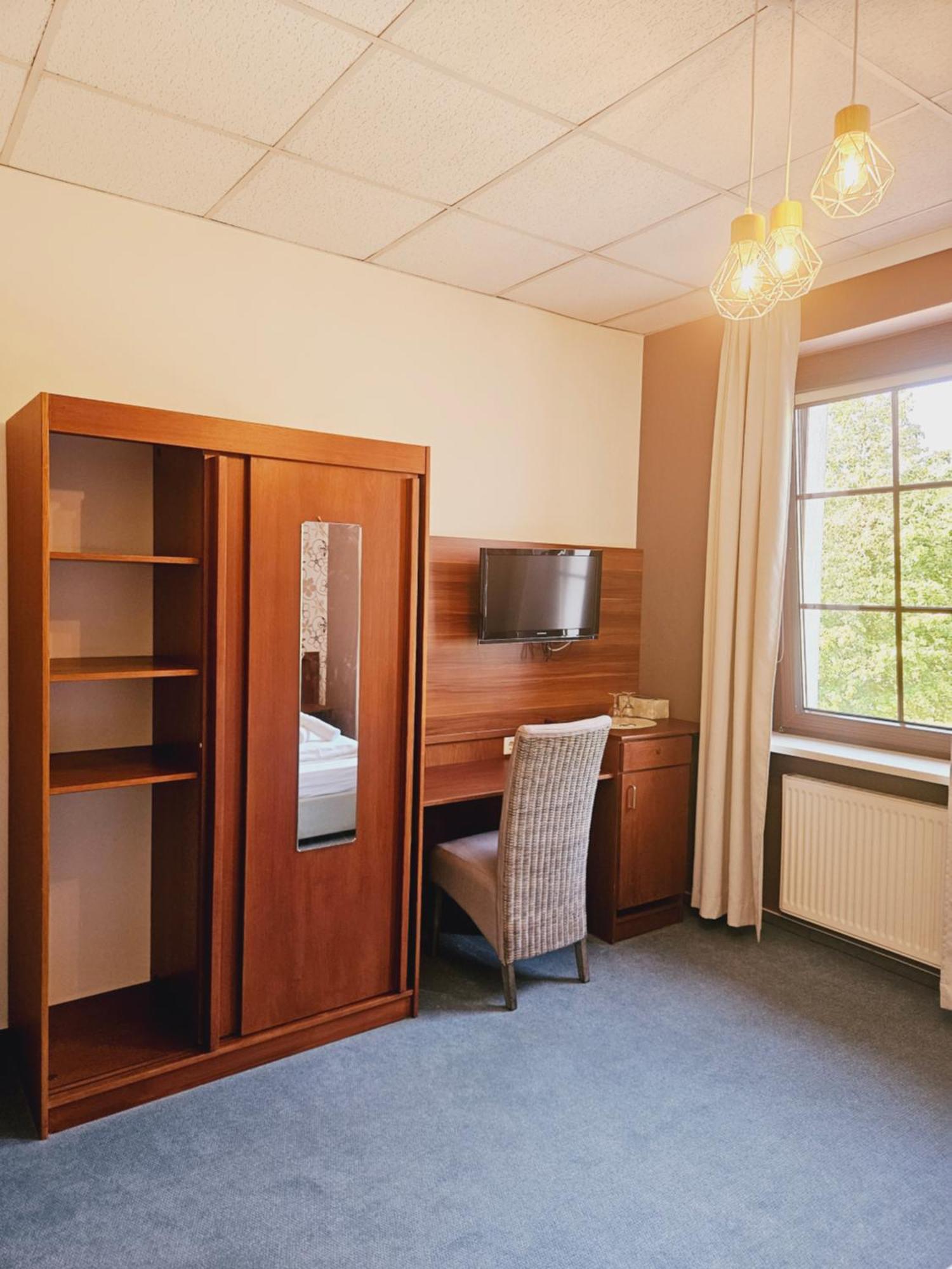 Ikura Hotel Self-Check-In Lutherstadt Eisleben Exteriör bild